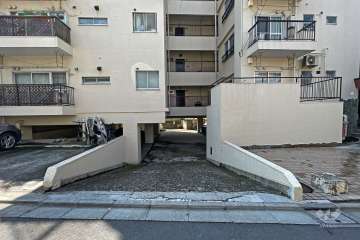 駐車場の出入り口