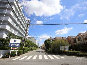 敷地南側の前面道路