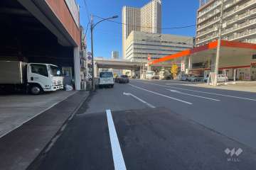 敷地北側の前面道路（東側から）