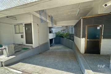地下駐車場出入口