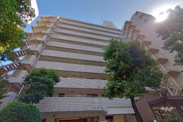 チュリス西麻布の外観（西側から）