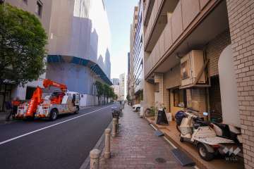 敷地南東側の前面道路（北東側から）