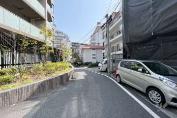 敷地北側の前面道路