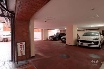 敷地内駐車場(屋内平面式）