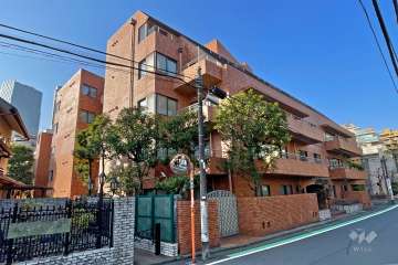 ハイ・トリオ赤坂八丁目の外観（北東側から）