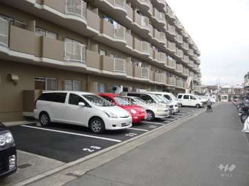 敷地内平面駐車場