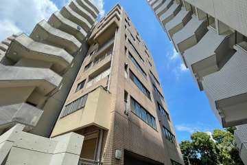 東麻布ビルの外観（南西側から）