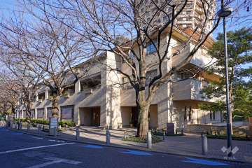 元麻布ヒルズフォレストテラスウエストの外観（南西側から）　