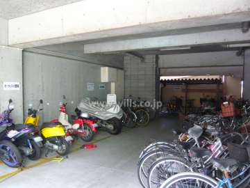 駐輪場とバイク置場