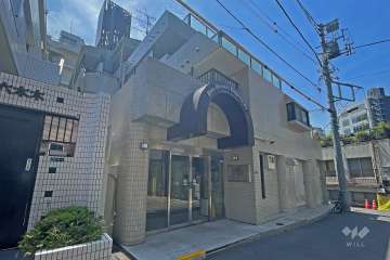 ライオンズマンション六本木第3の外観（北東側から）