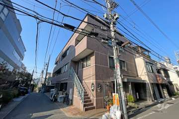 アロバール南青山の外観（東側から）