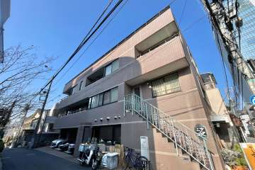 アロバール南青山の外観（南東側から）