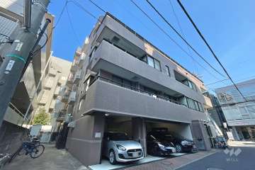 アロバール南青山の外観（南側から）