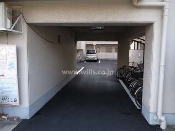 駐車場出入り口