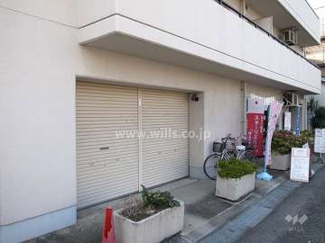 1階北側には店舗部分があります。