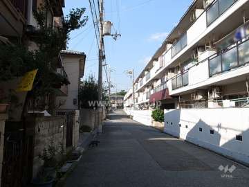 敷地南側の前面道路