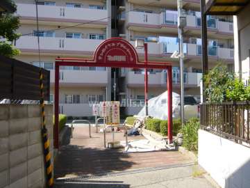 歩行者用、敷地東側の入口