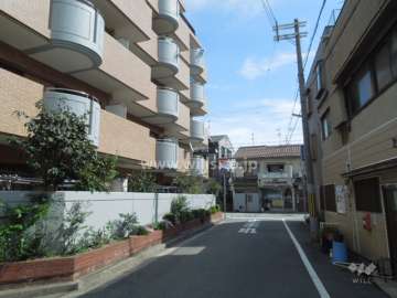 敷地南側の前面道路