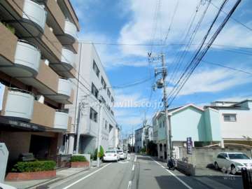 敷地東側の前面道路