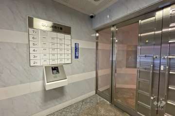 エントランスはオートロック付きです。