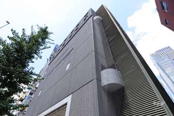 俳優座ビルの外観（南東側から）