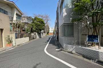 敷地南西側の前面道路