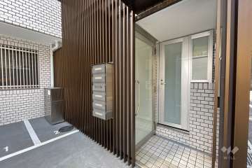 エントランスはオートロック付きです。