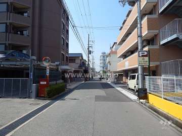 敷地北側の前面道路