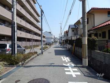 敷地南側の前面道路