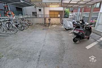 駐輪場とバイク置場