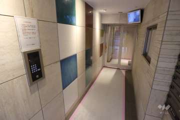 エントランスはオートロック付きです。