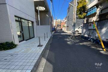 敷地北側の前面道路
