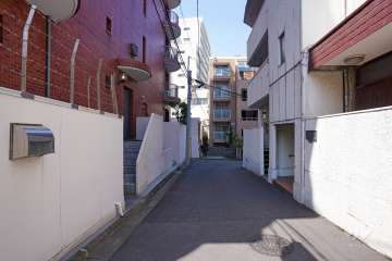 敷地東側の前面道路