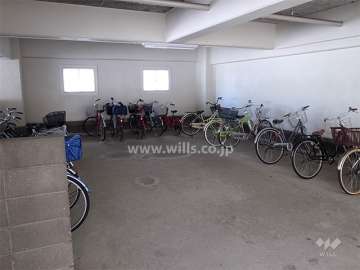 エントランス横にある駐輪場（屋内）