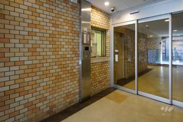 エントランスはオートロック付きです。