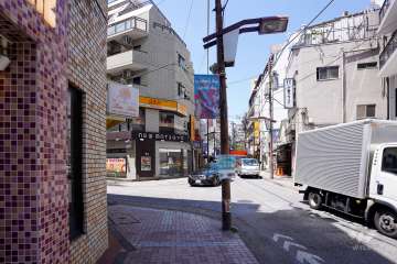 敷地北西側の前面道路