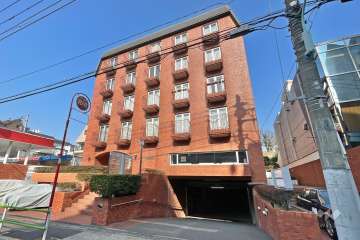 赤坂七番館の外観（東側から）