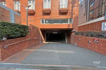 駐車場出入口（地下駐車場）