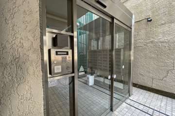 オートロックの操作盤と共用ポスト