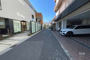 敷地南東側の前面側道路（北東側から）