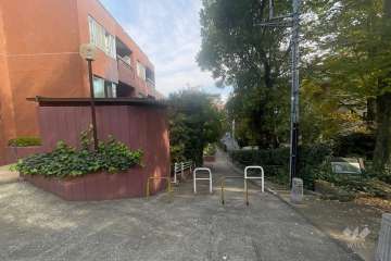 敷地南側の前面道路