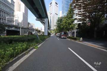 敷地西側の前面道路　