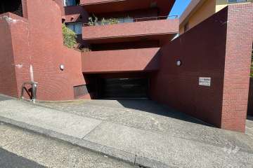 駐車場の出入口（リングシャッター付き）