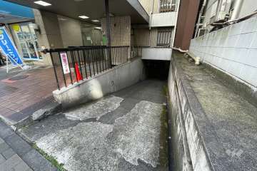 駐車場の出入り口
