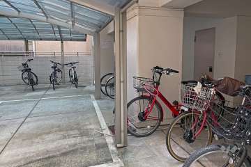 屋内に設けられた駐輪場