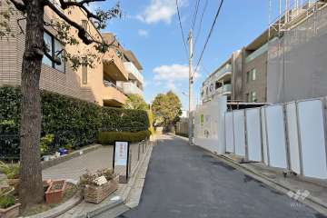 敷地南側の前面道路