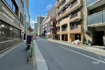 敷地の南西側前面道路（南東側から）