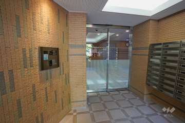 エントランスはオートロック付きです。