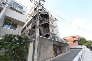ローザ赤坂の外観（南東側から）