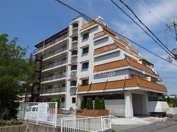 武庫サンロイヤルの外観（南西側から）